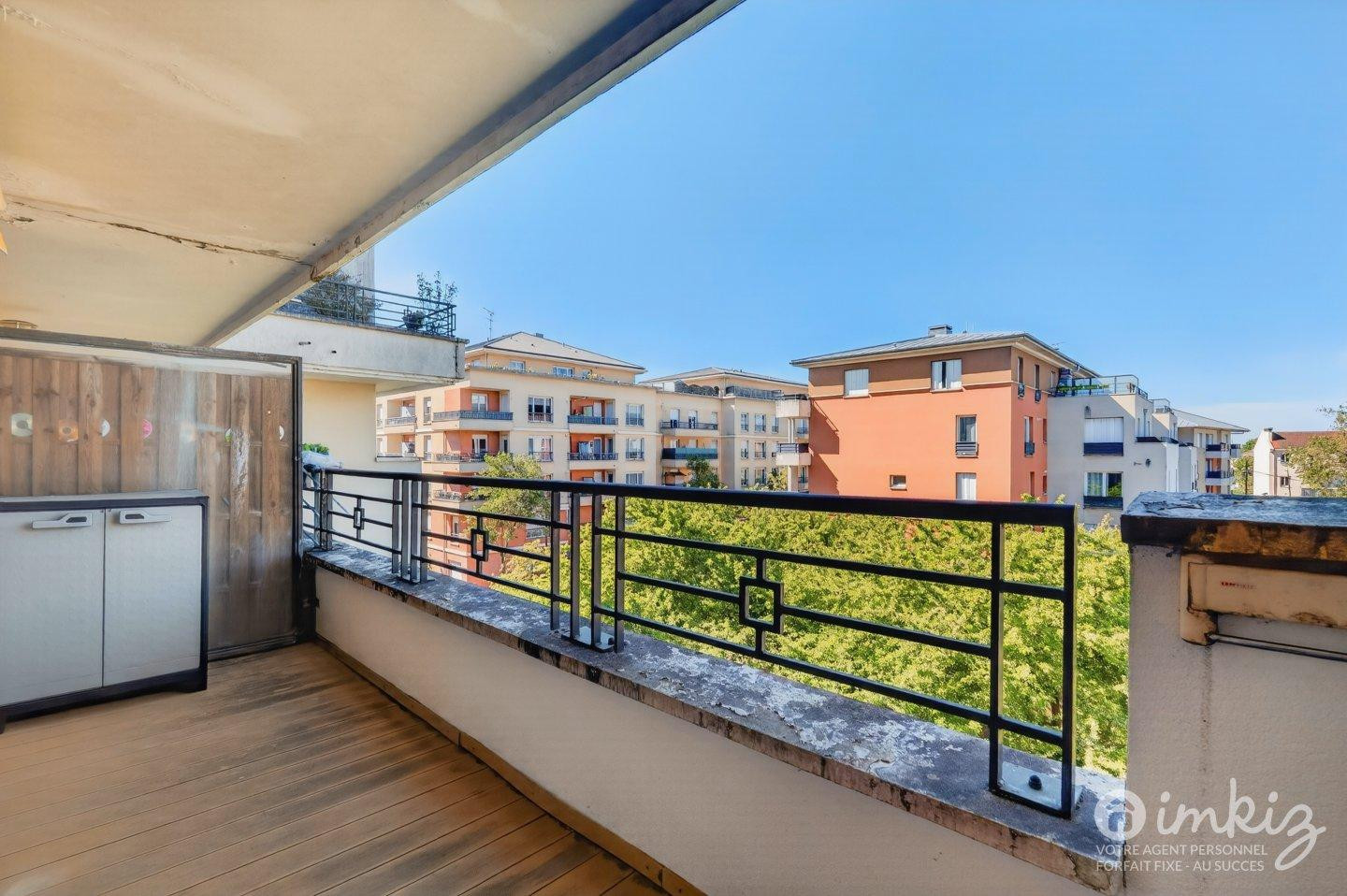 
                                                Vente
                                                 Appartement 3 pièces, traversant, balcon, parking.