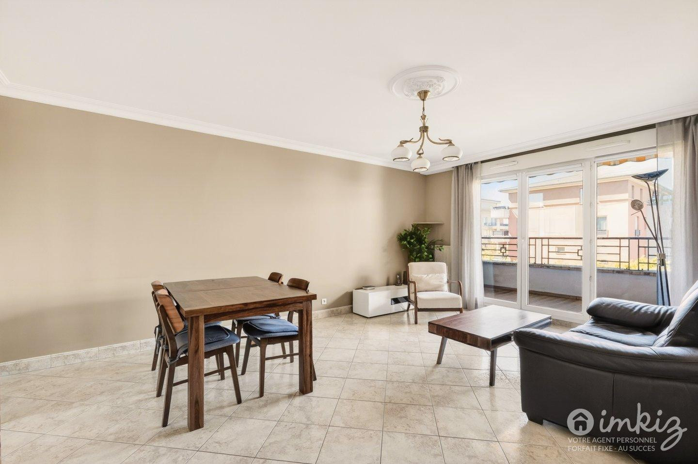 
                                                Vente
                                                 Appartement 3 pièces, traversant, balcon, parking.