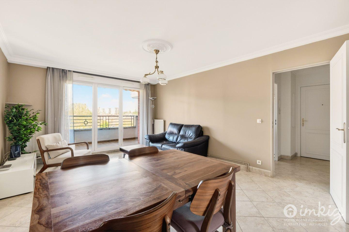 
                                                Vente
                                                 Appartement 3 pièces, traversant, balcon, parking.