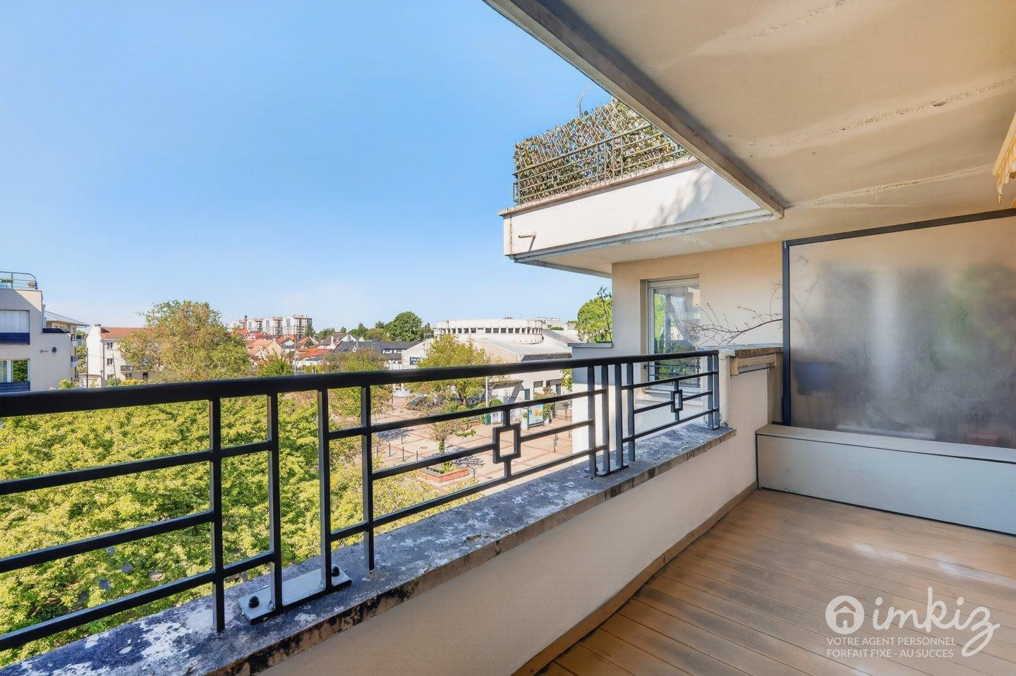 
                                                Vente
                                                 Appartement 3 pièces, traversant, balcon, parking.