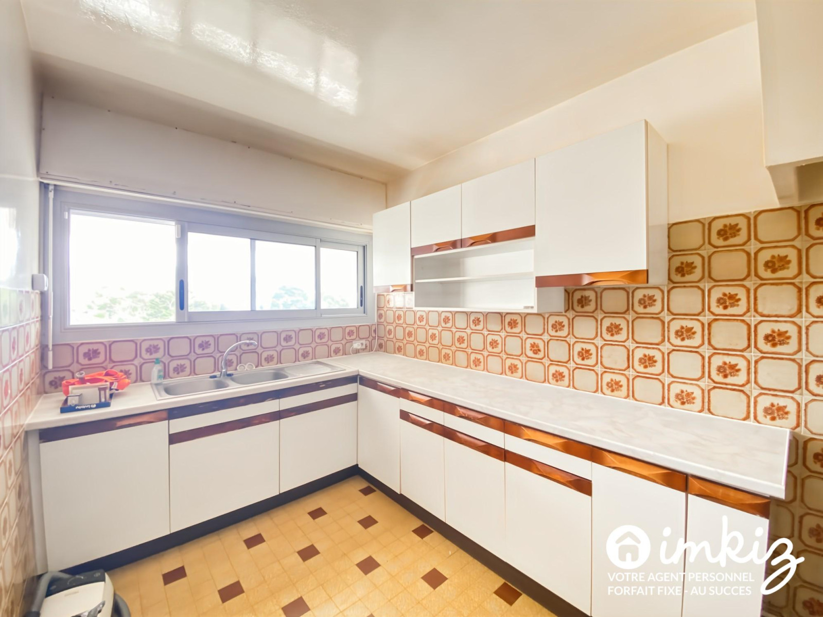 
                                                Vente
                                                 Appartement 3 pièces traversant belle vue 2 balcons 1 cave