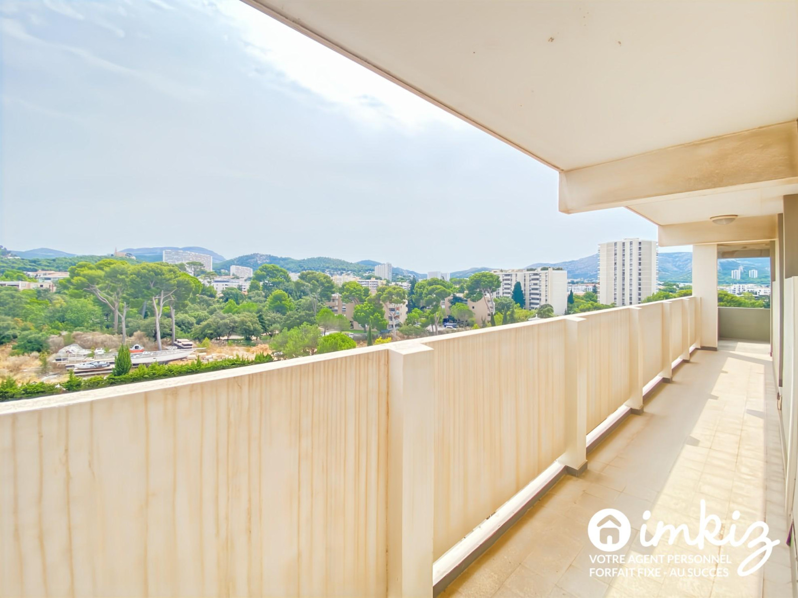 
                                                Vente
                                                 Appartement 3 pièces traversant belle vue 2 balcons 1 cave