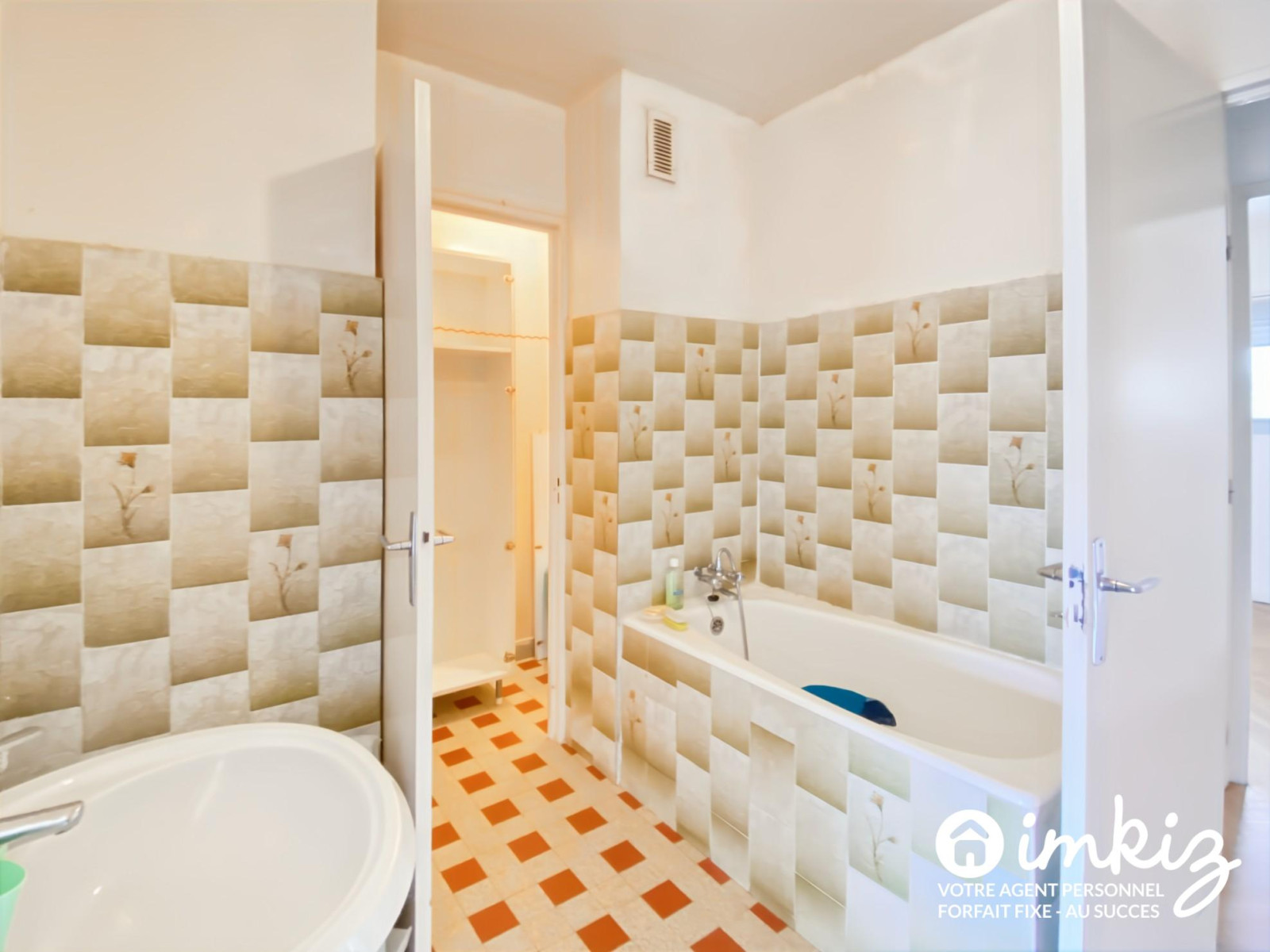 
                                                Vente
                                                 Appartement 3 pièces traversant belle vue 2 balcons 1 cave