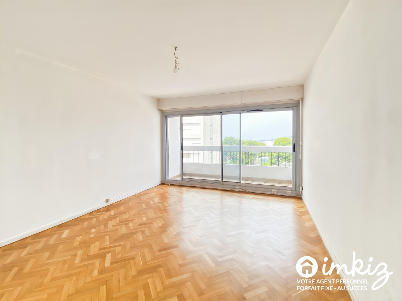 
                                                Vente
                                                 Appartement 3 pièces traversant belle vue 2 balcons 1 cave