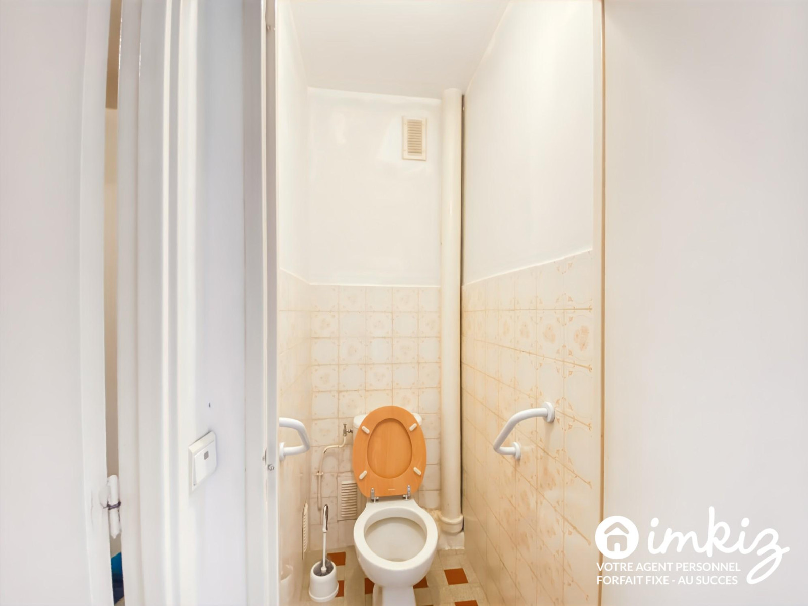 
                                                Vente
                                                 Appartement 3 pièces traversant belle vue 2 balcons 1 cave