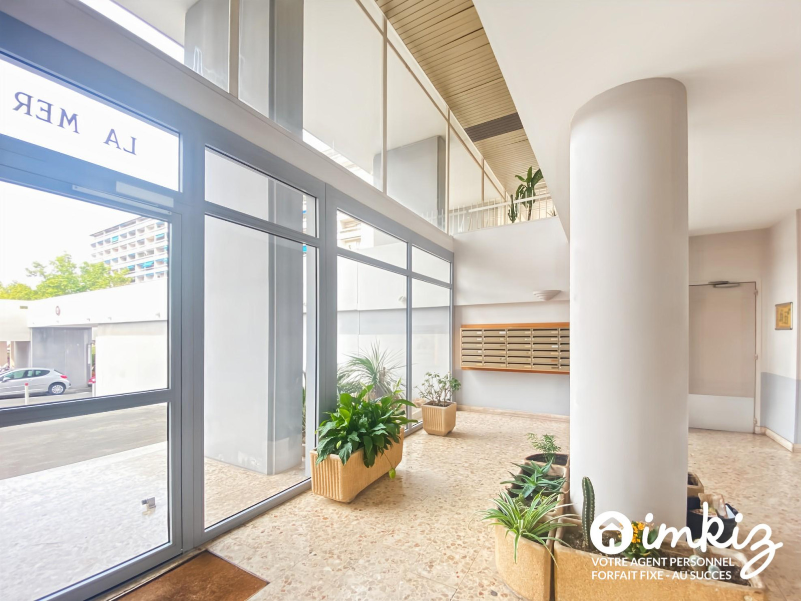 
                                                Vente
                                                 Appartement 3 pièces traversant belle vue 2 balcons 1 cave