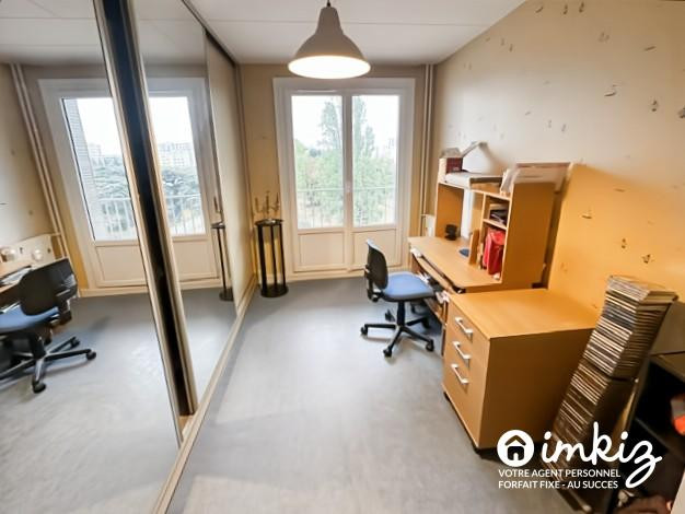 
                                                Vente
                                                 Appartement 3 pièces traversant belle vue