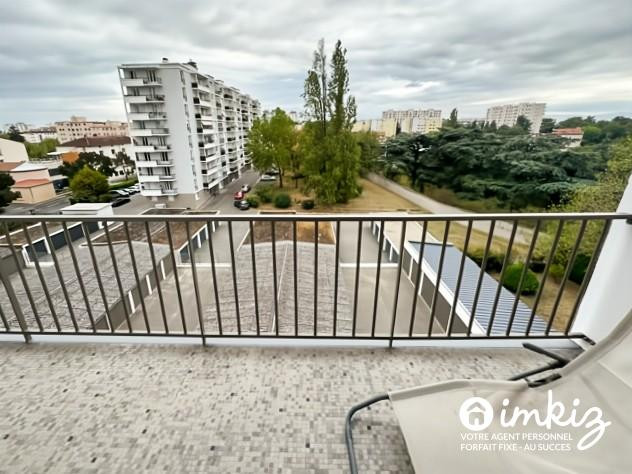 
                                                Vente
                                                 Appartement 3 pièces traversant belle vue