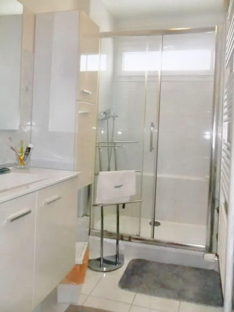 
                                                Location
                                                 Appartement 3 pièces, traversant et lumineux