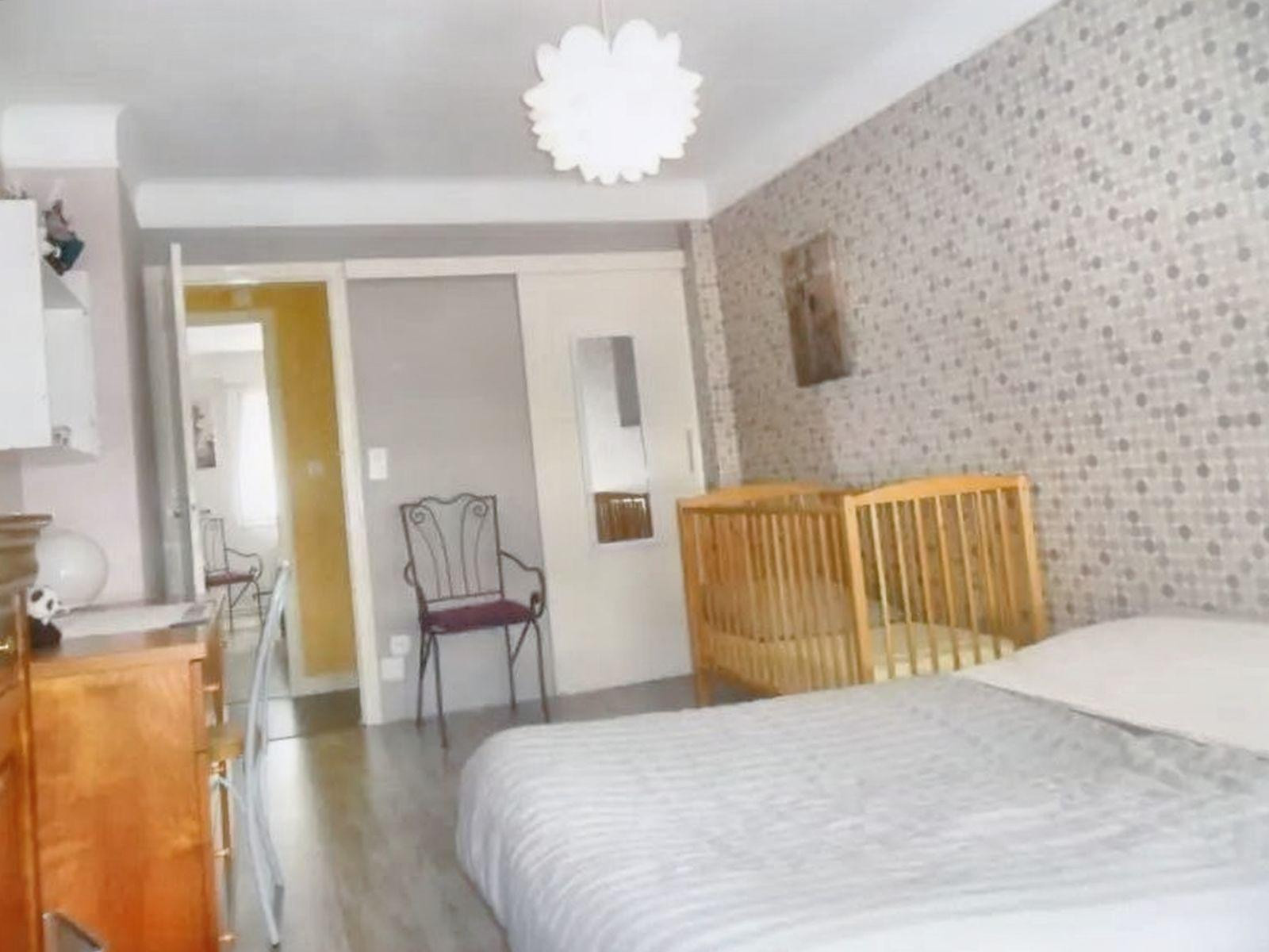 
                                                Location
                                                 Appartement 3 pièces, traversant et lumineux
