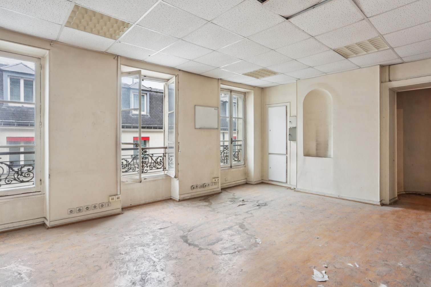 
                                                Vente
                                                 Appartement 3 pièces traversant - Paris 8e