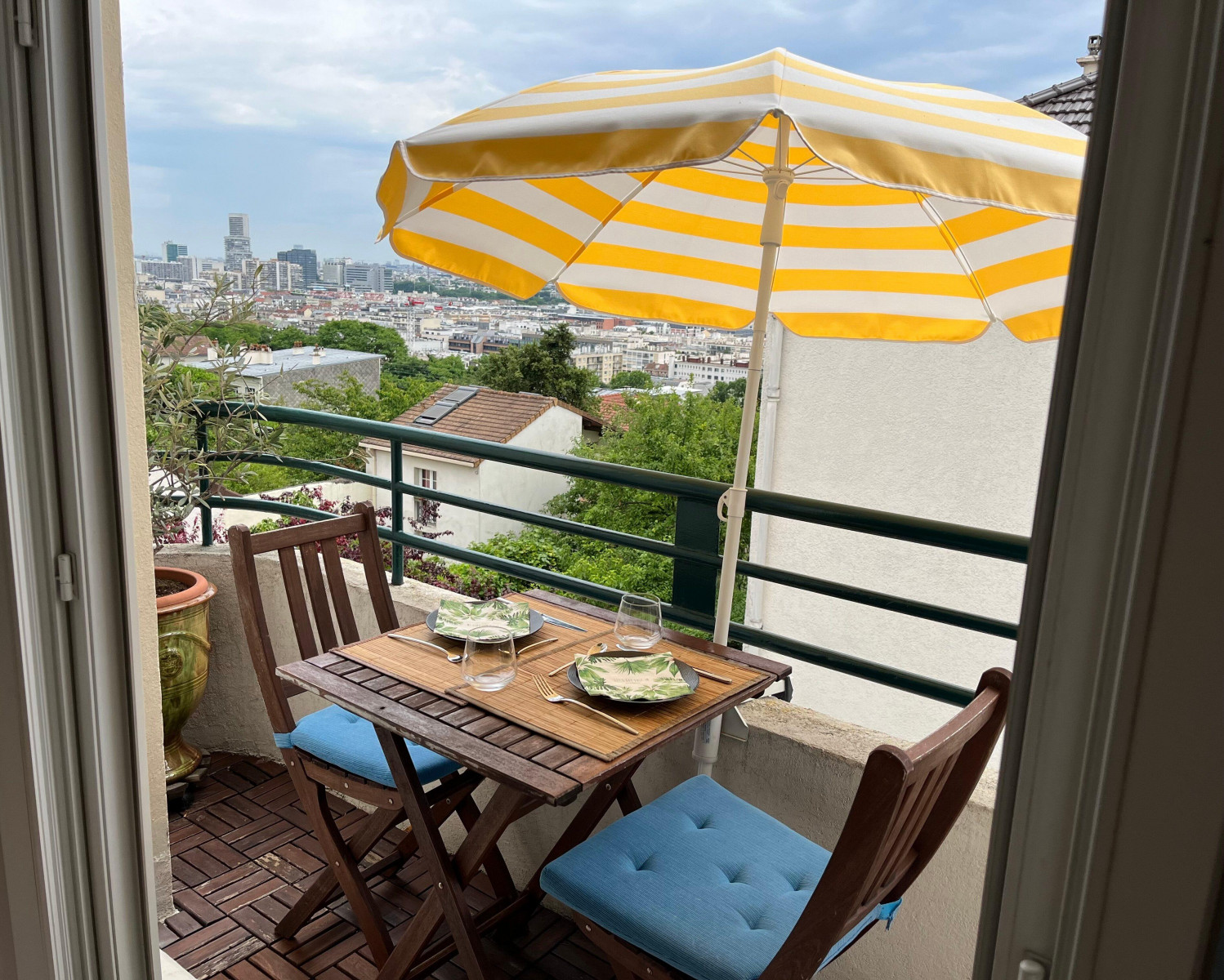 
                                                Vente
                                                 Appartement 3 pièces très calme, vue Tour Eiffel