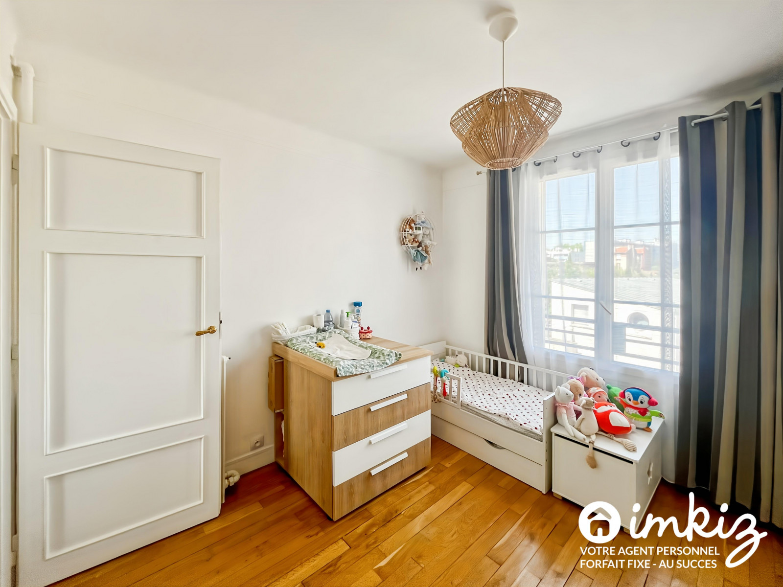 
                                                Vente
                                                 Appartement 3 pièces très calme, vue Tour Eiffel