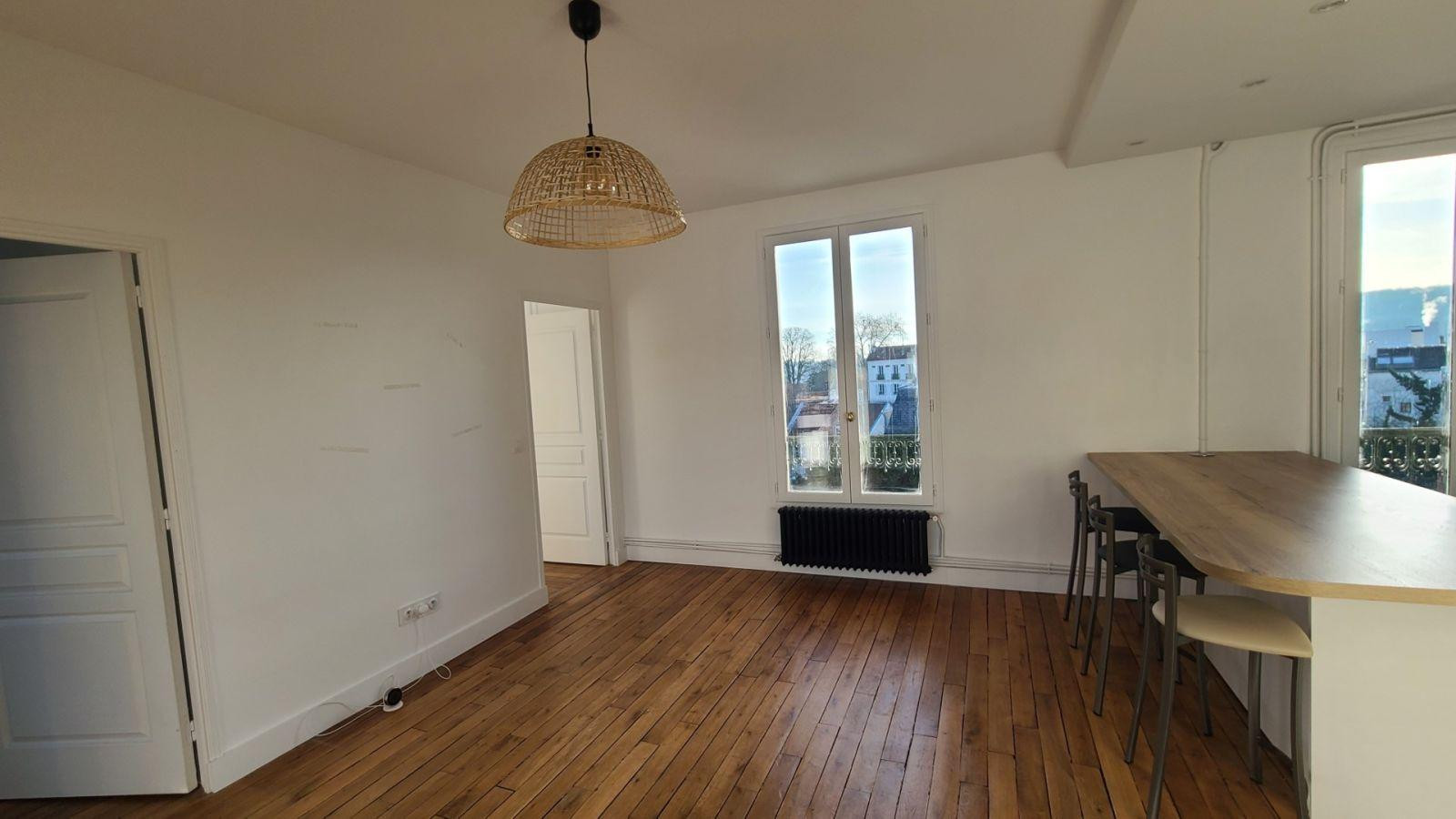 
                                                Location
                                                 Appartement 3 pièces très lumineux à louer