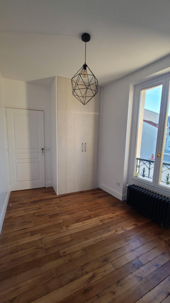 
                                                Location
                                                 Appartement 3 pièces très lumineux à louer