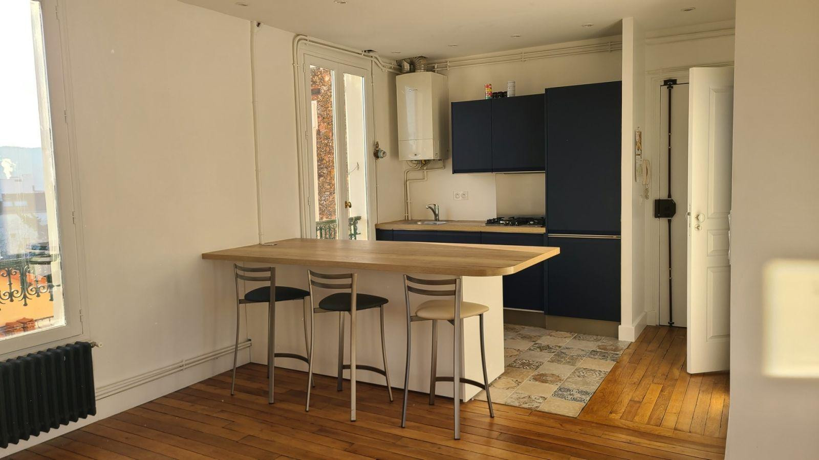 
                                                Location
                                                 Appartement 3 pièces très lumineux à louer