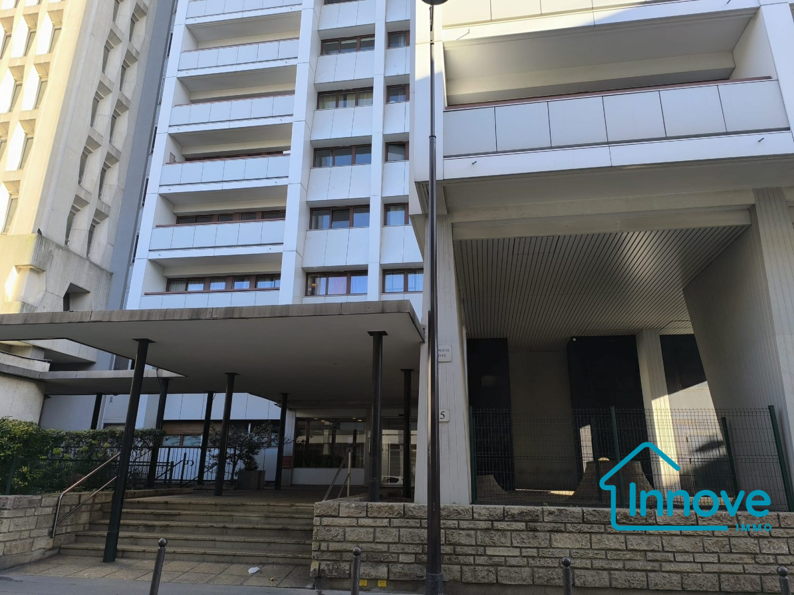 
                                                Vente
                                                 Appartement 3 pièces vue exceptionnelle Paris 15ème Alleray-Pr
