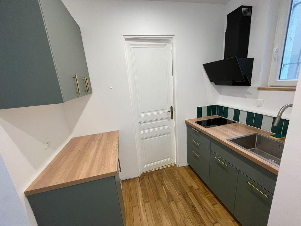 
                                                Location
                                                 Appartement 35 m2 refait à neuf