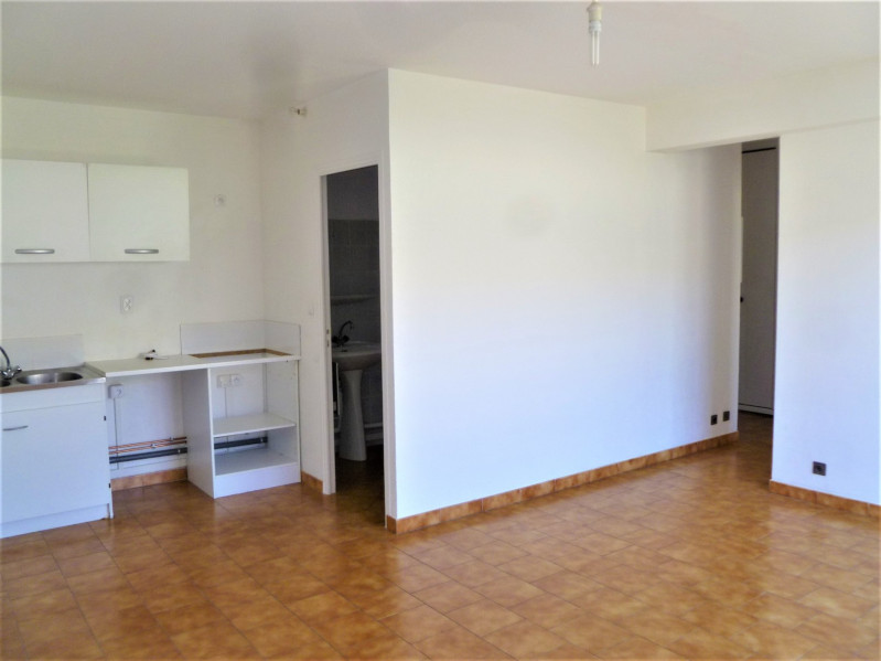 
                                                Vente
                                                 Appartement 37 m2 + balcon. Centre de Roquefort