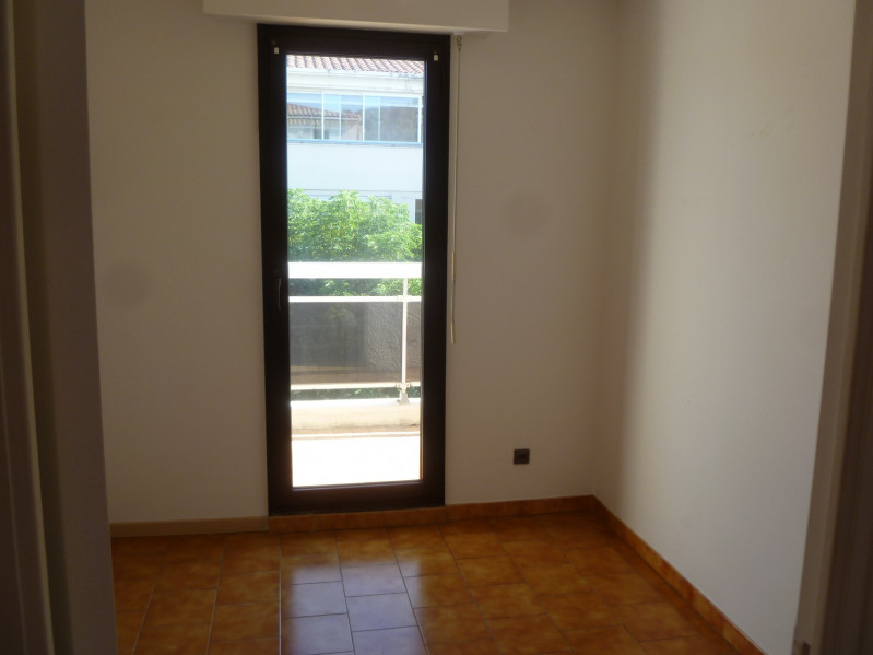 
                                                Vente
                                                 Appartement 37 m2 + balcon. Centre de Roquefort