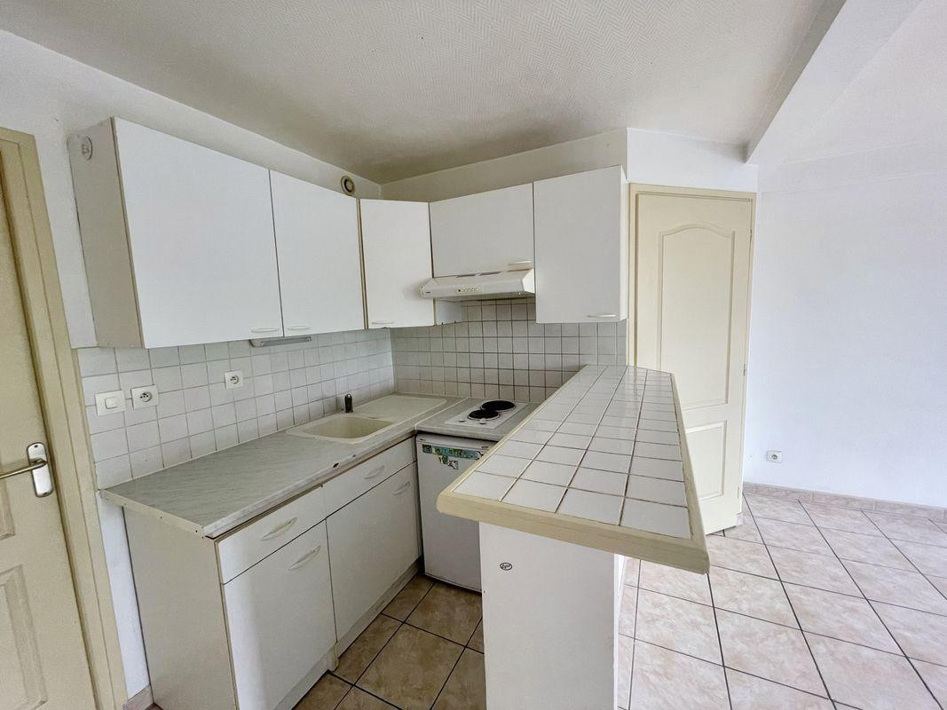 
                                                Location
                                                 APPARTEMENT 37m² - Type F2