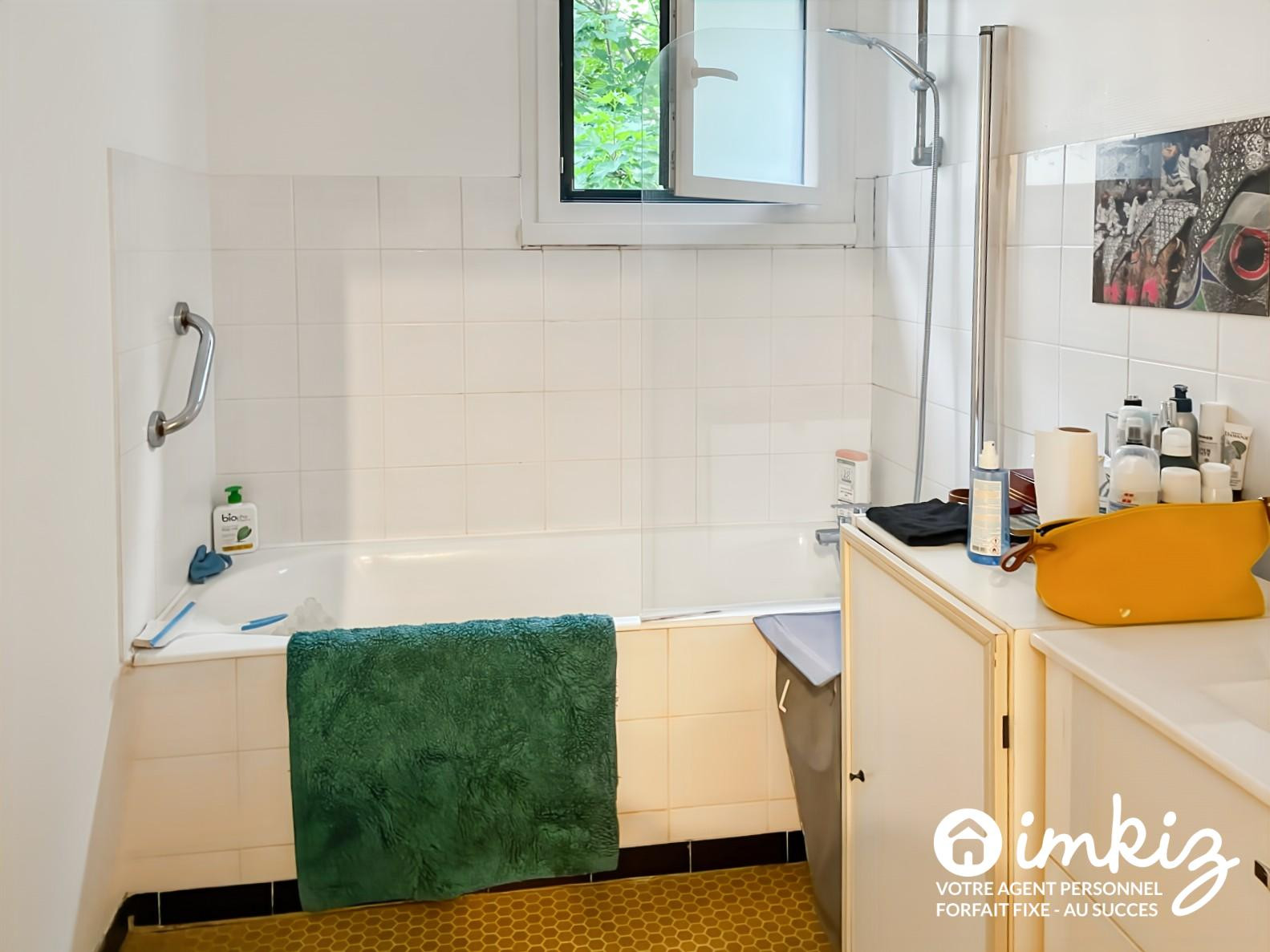 
                                                Vente
                                                 Appartement 3p de 69 m²  avec terrrasse 8 m²