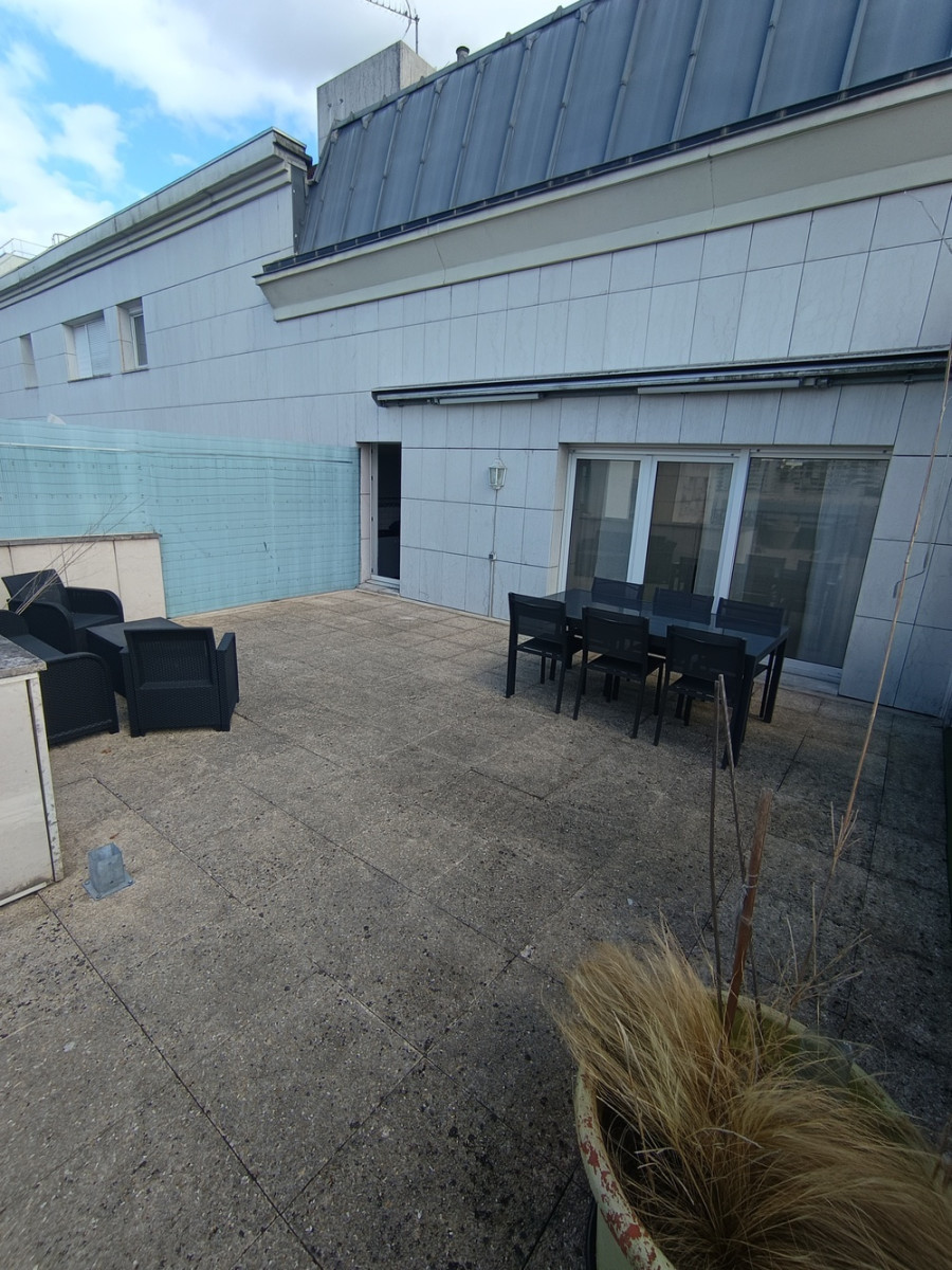 
                                                Colocation
                                                 Appartement 4 chambres avec toit terrasse