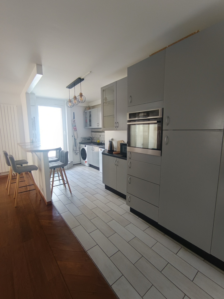
                                                Colocation
                                                 Appartement 4 chambres avec toit terrasse