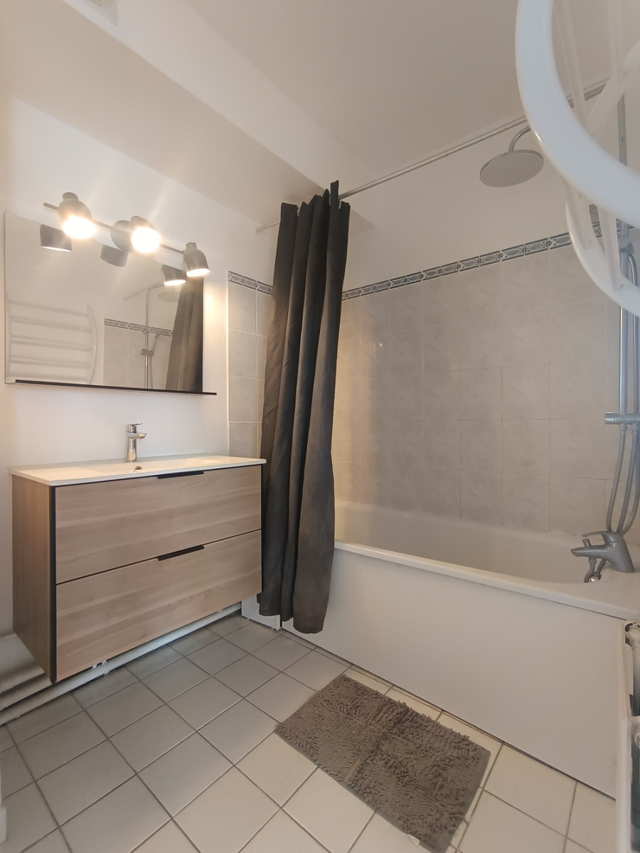 
                                                Colocation
                                                 Appartement 4 chambres avec toit terrasse