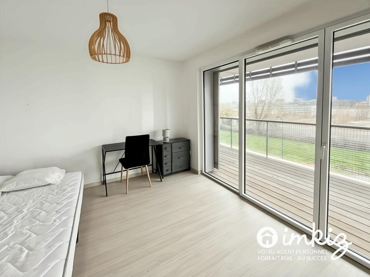 
                                                Vente
                                                 Appartement 4 p.  grande terrasse vue Bassins