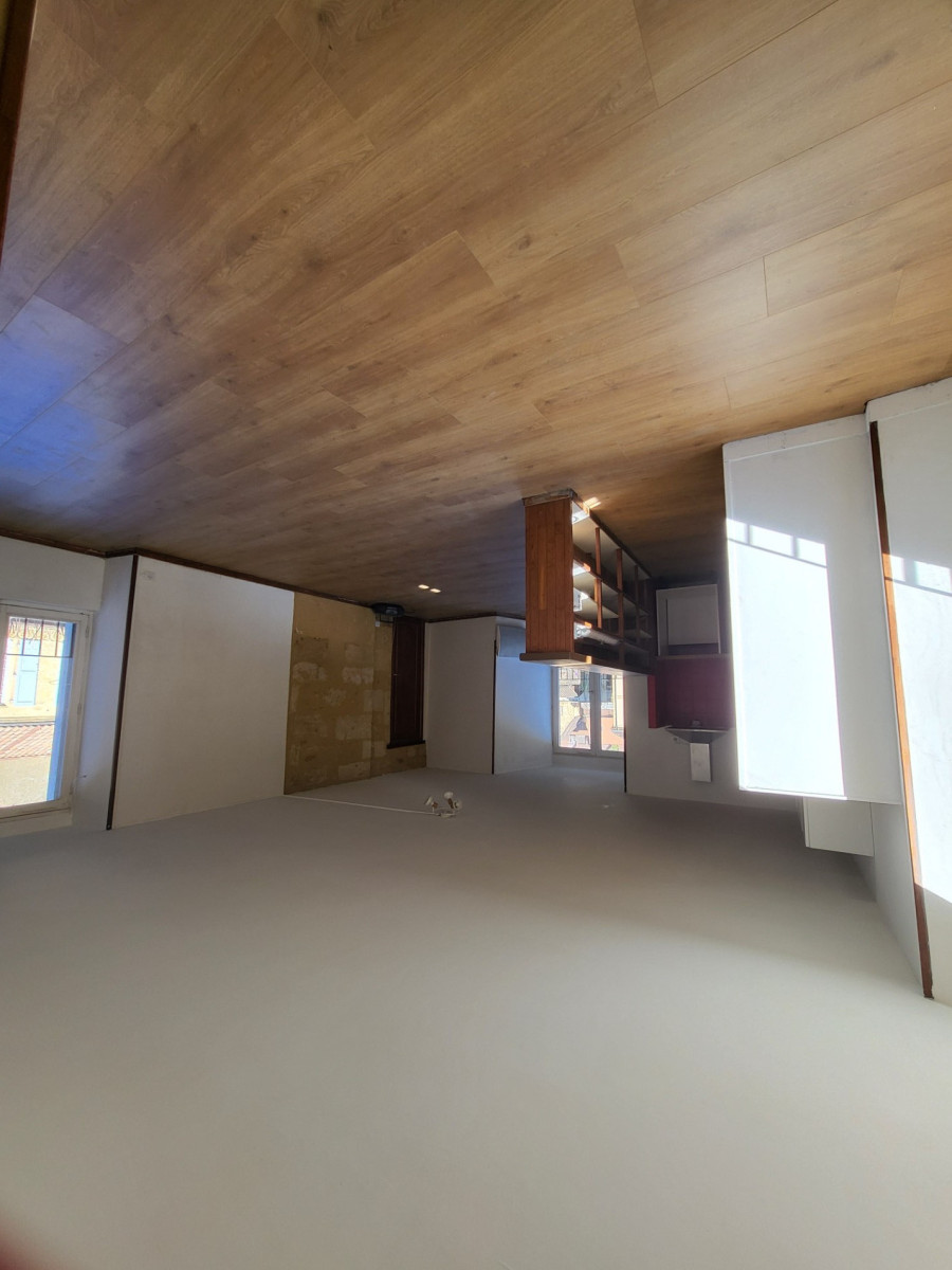 
                                                Location
                                                 Appartement 4 pèces Centre de Sarlat