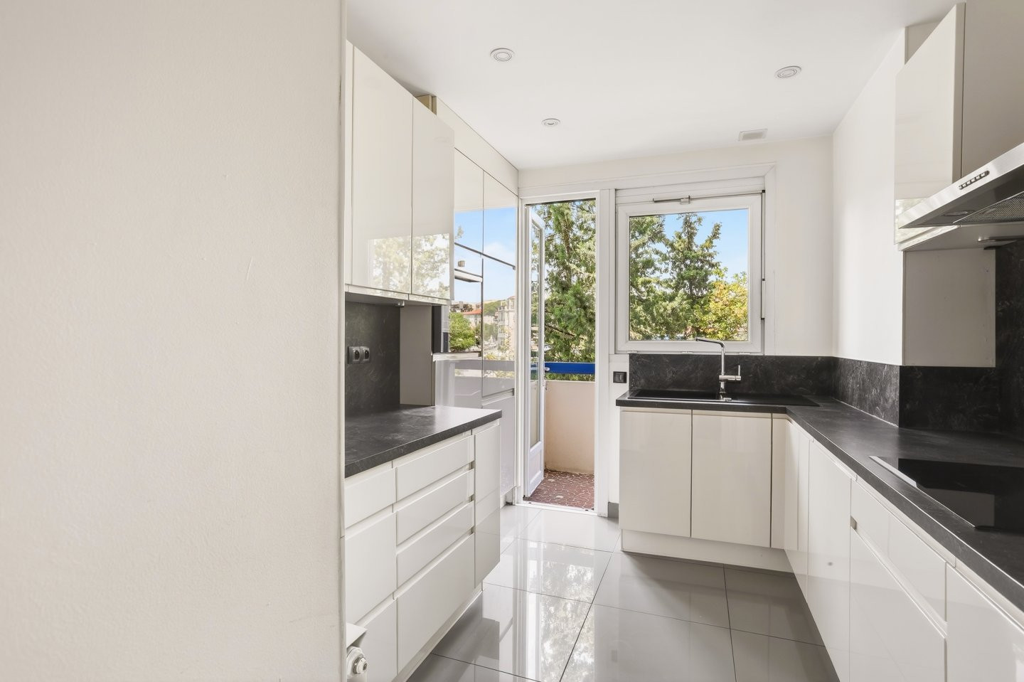 
                                                Vente
                                                 Appartement  - 4 pièces  - 103.0 m²
