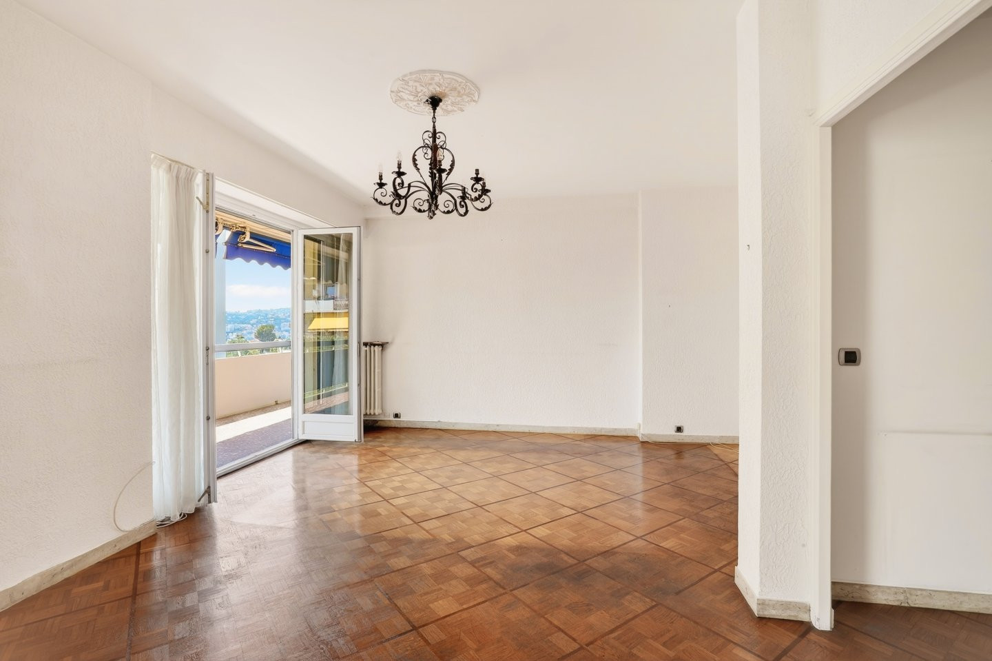 
                                                Vente
                                                 Appartement  - 4 pièces  - 103.0 m²