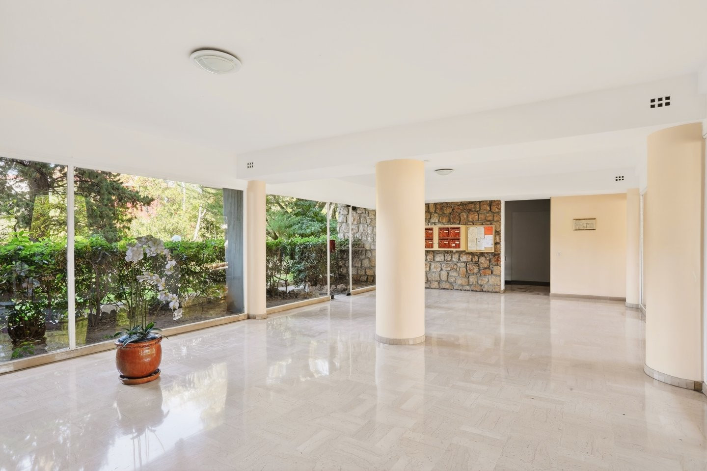 
                                                Vente
                                                 Appartement  - 4 pièces  - 103.0 m²