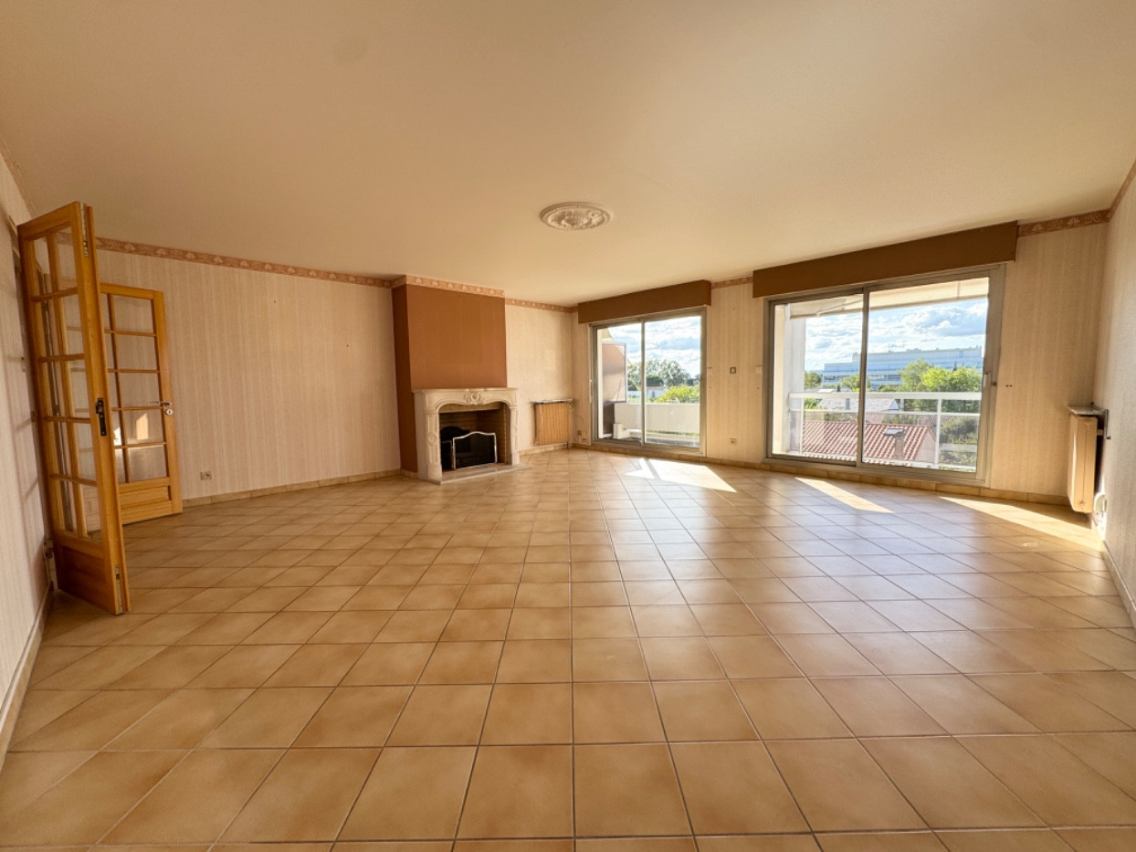 
                                                Vente
                                                 Appartement 4 pièces - 104m2 : Balcon & 2 parkings