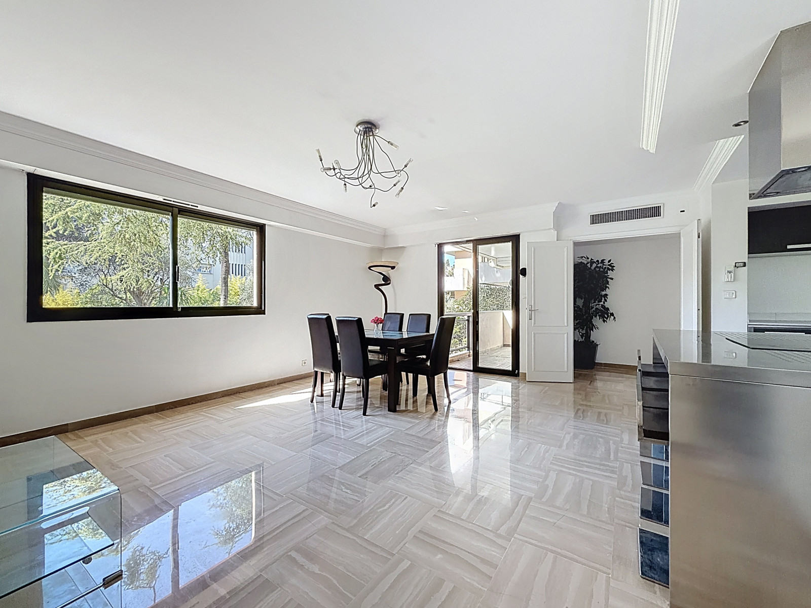 
                                                Vente
                                                 Appartement  - 4 pièces  - 108.0 m²