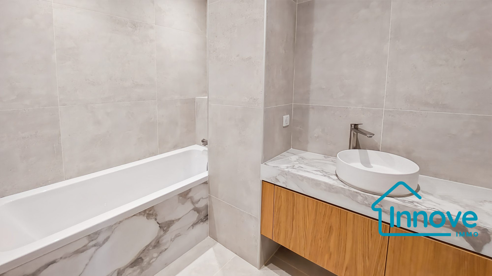 
                                                Vente
                                                 APPARTEMENT 4 PIECES - 128 m² - LE CHESNAY ROCQUENCOURT