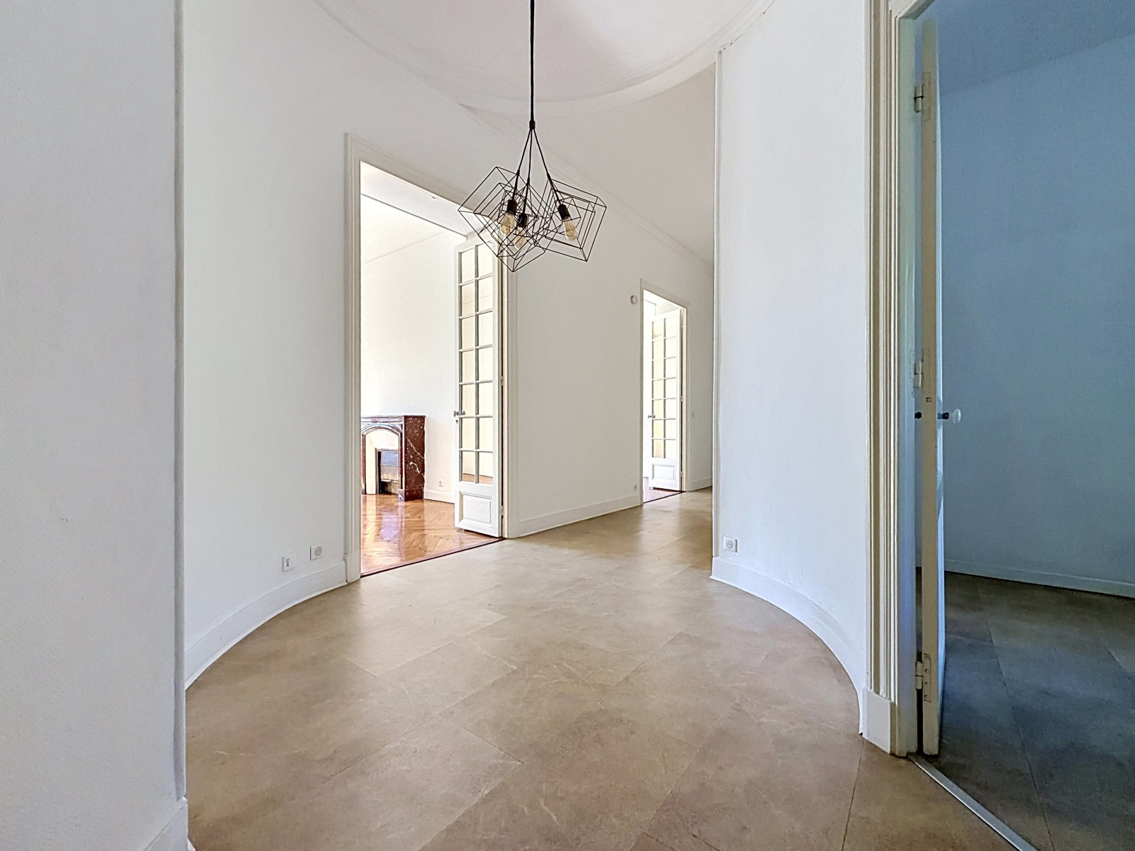 
                                                Vente
                                                 Appartement  - 4 pièces  - 141.0 m²