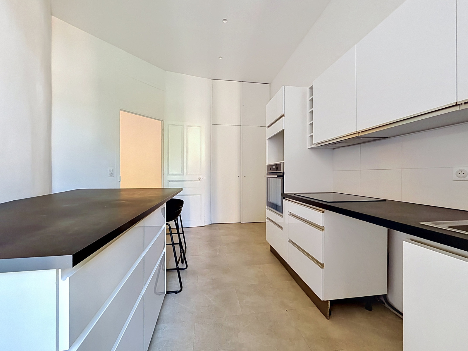 
                                                Vente
                                                 Appartement  - 4 pièces  - 141.0 m²
