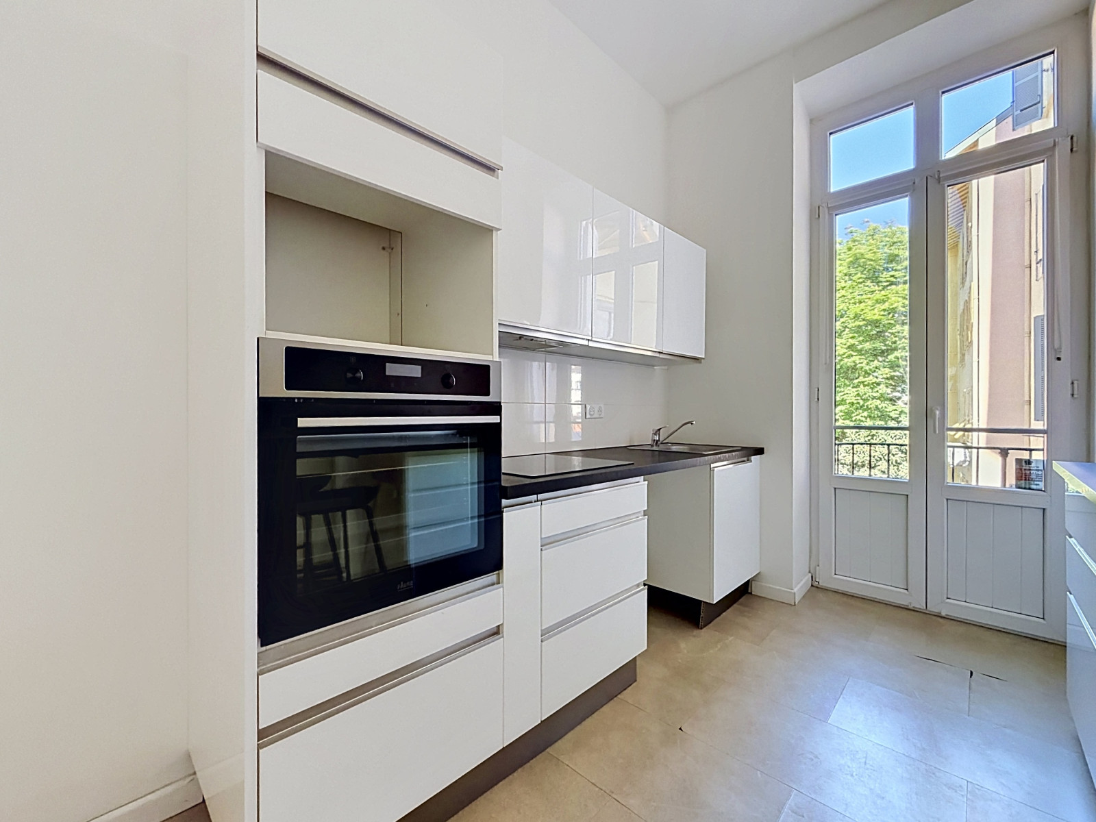 
                                                Vente
                                                 Appartement  - 4 pièces  - 141.0 m²