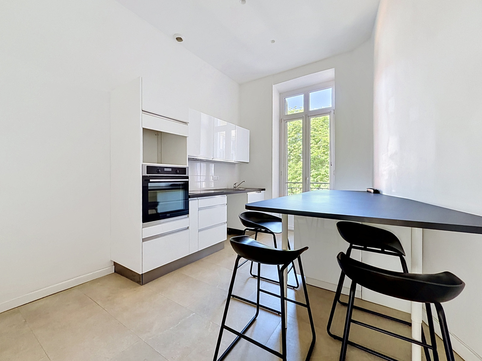 
                                                Vente
                                                 Appartement  - 4 pièces  - 141.0 m²