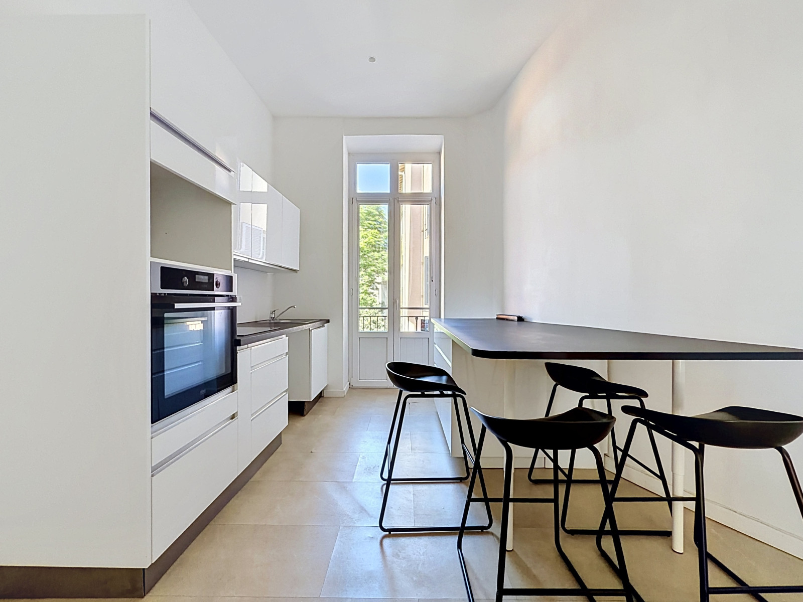 
                                                Vente
                                                 Appartement  - 4 pièces  - 141.0 m²