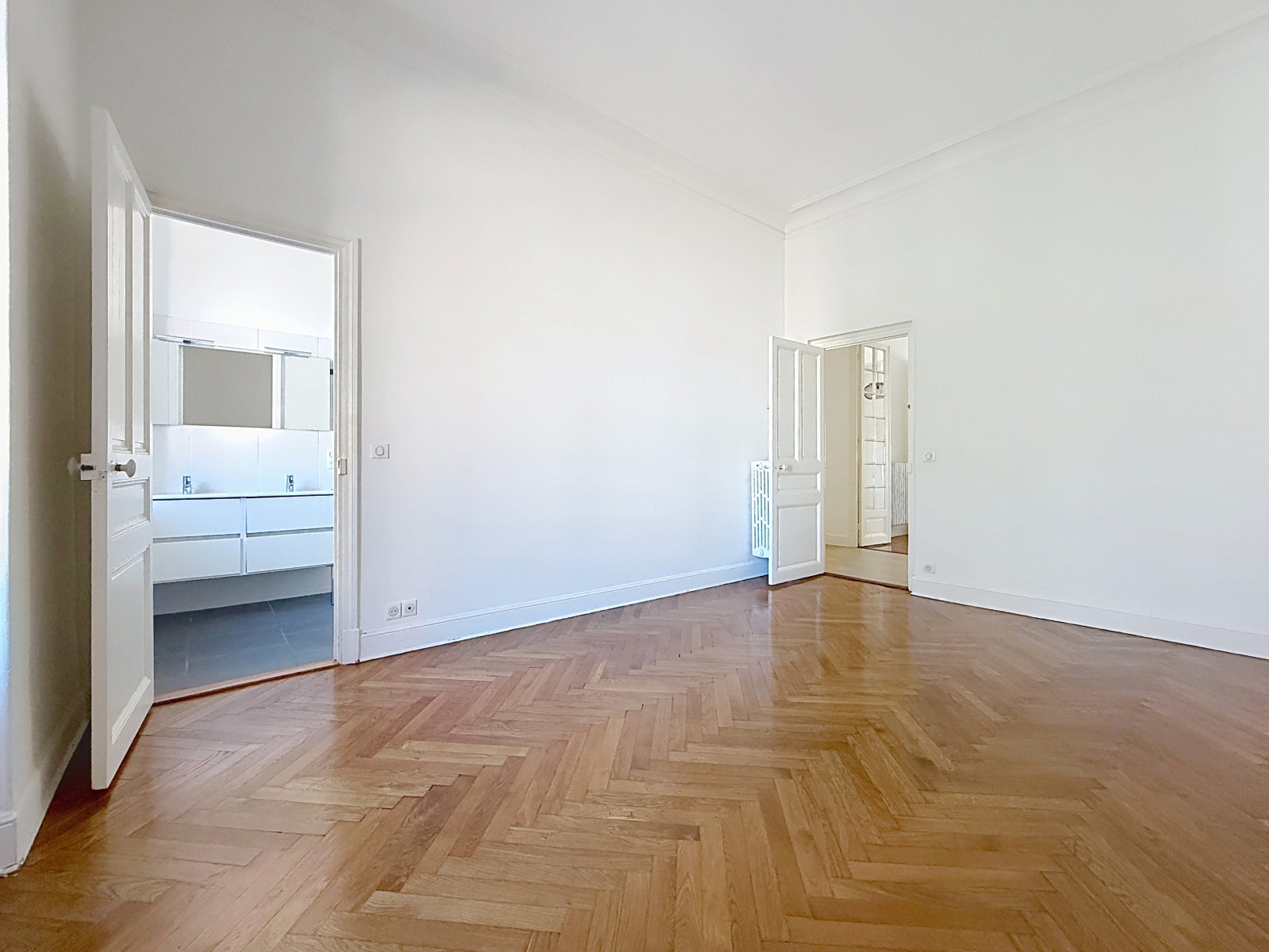 
                                                Vente
                                                 Appartement  - 4 pièces  - 141.0 m²