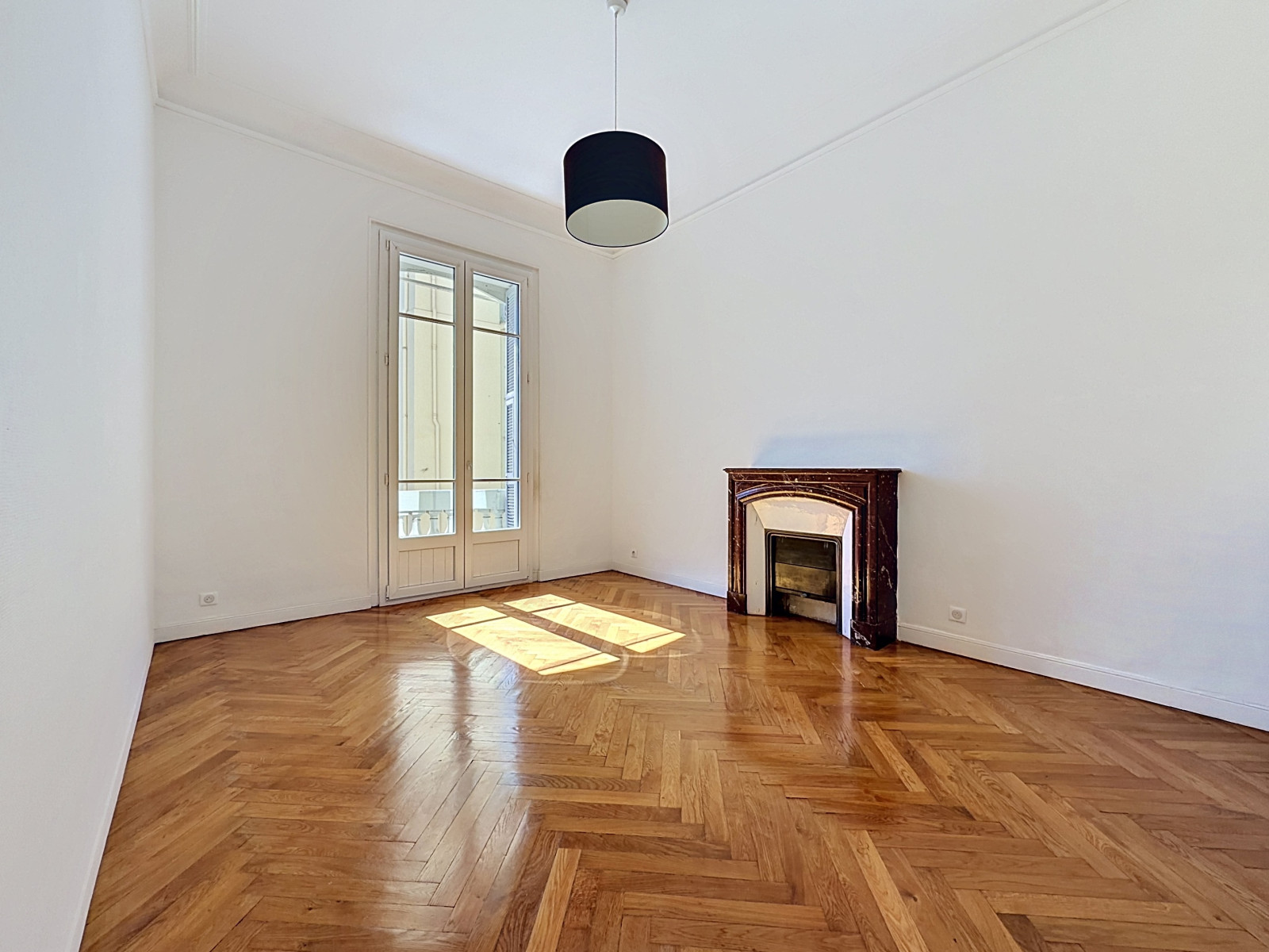 
                                                Vente
                                                 Appartement  - 4 pièces  - 141.0 m²