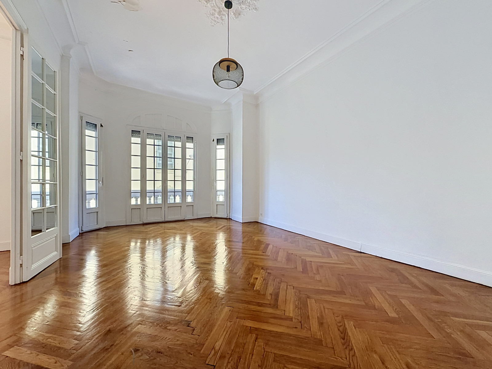 
                                                Vente
                                                 Appartement  - 4 pièces  - 141.0 m²
