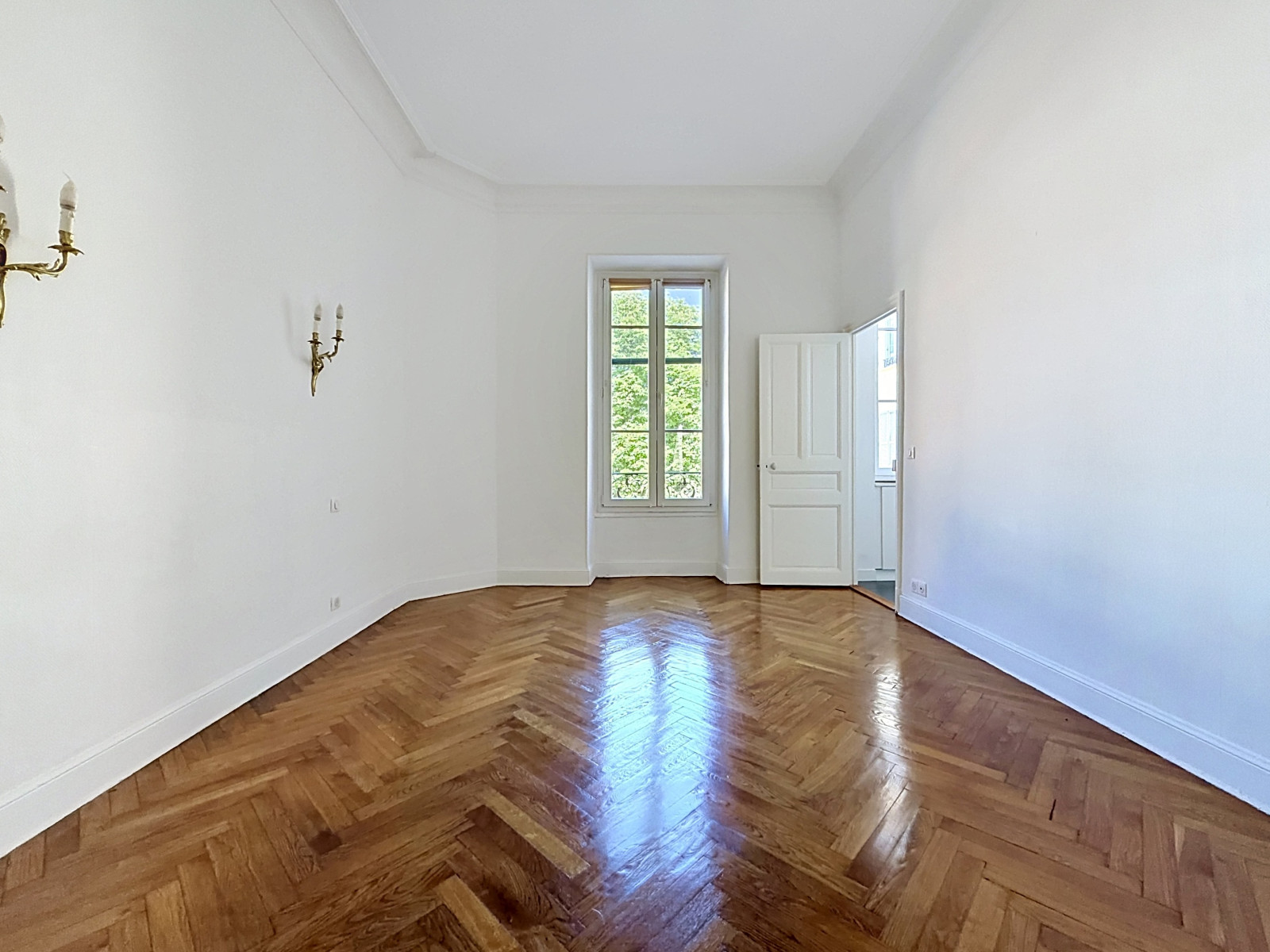 
                                                Vente
                                                 Appartement  - 4 pièces  - 141.0 m²