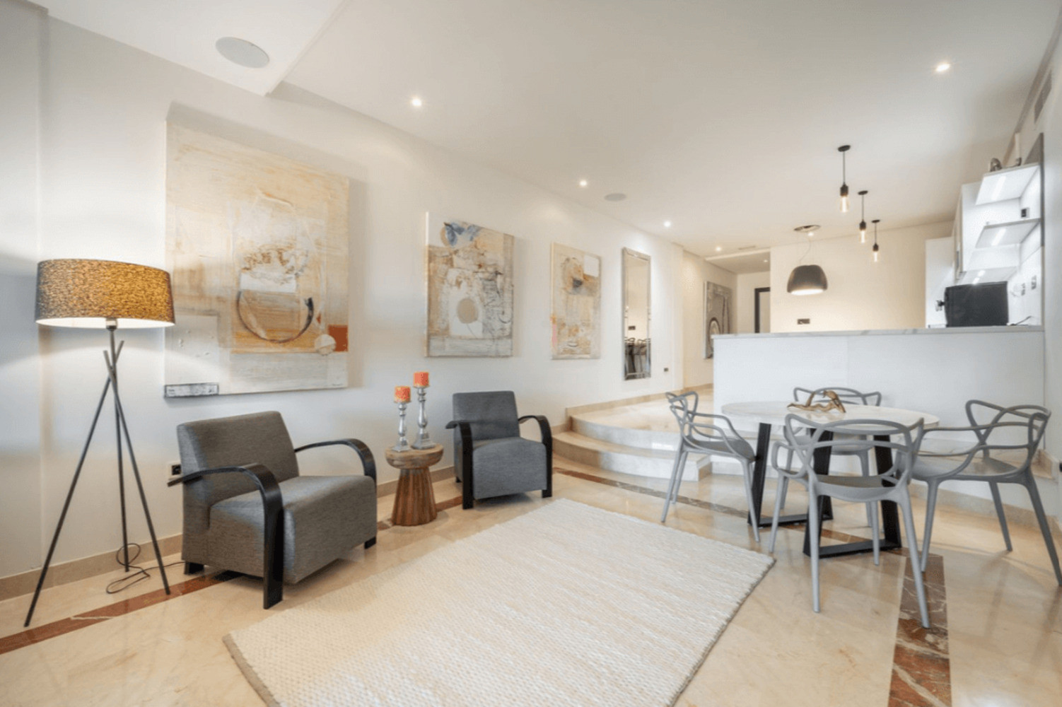 
                                                Vente
                                                 Appartement 4 pièces