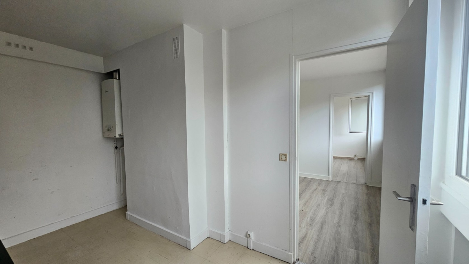 
                                                Vente
                                                 APPARTEMENT 4 PIECES