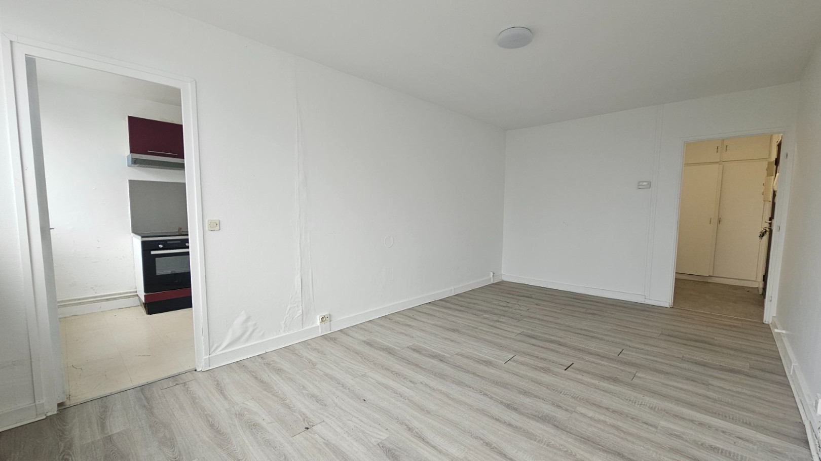 
                                                Vente
                                                 APPARTEMENT 4 PIECES