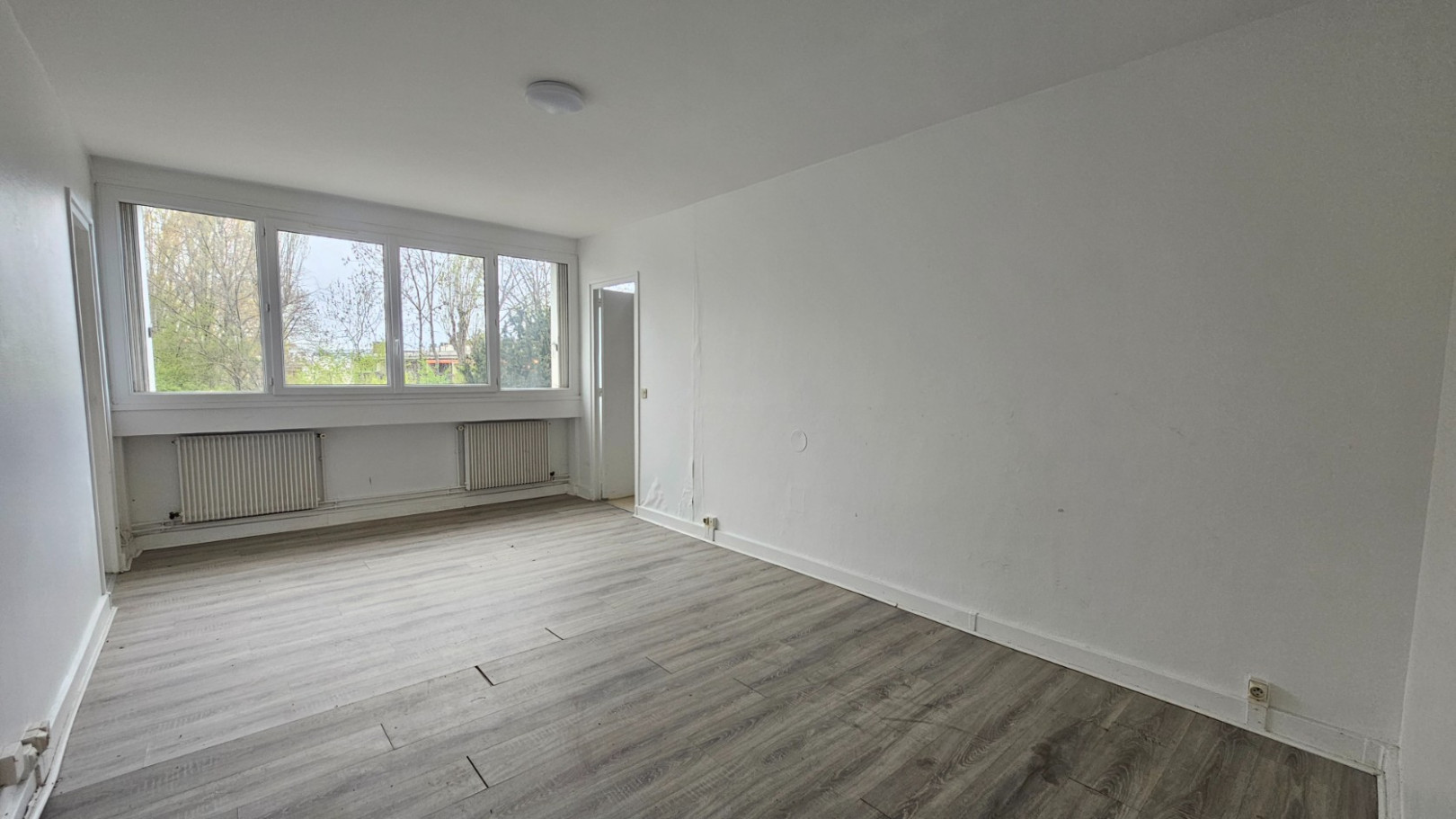 
                                                Vente
                                                 APPARTEMENT 4 PIECES